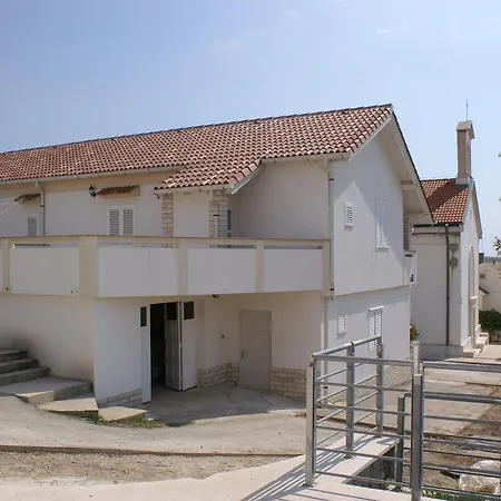 Apartment Povljana 233b